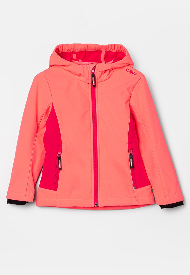 Helle pinke Softshelljacke mit Kapuze, Frontreißverschluss und zwei seitlichen Reißverschlusstaschen; schwarze Akzente an den Bündchen und dem Saum.
