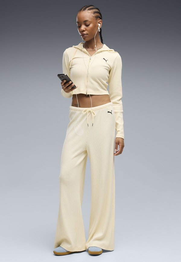 Puma ESSENTIALS RELAXED HOSE MIT WEITEM BEIN - Tracksuit bottoms - buttercream heather