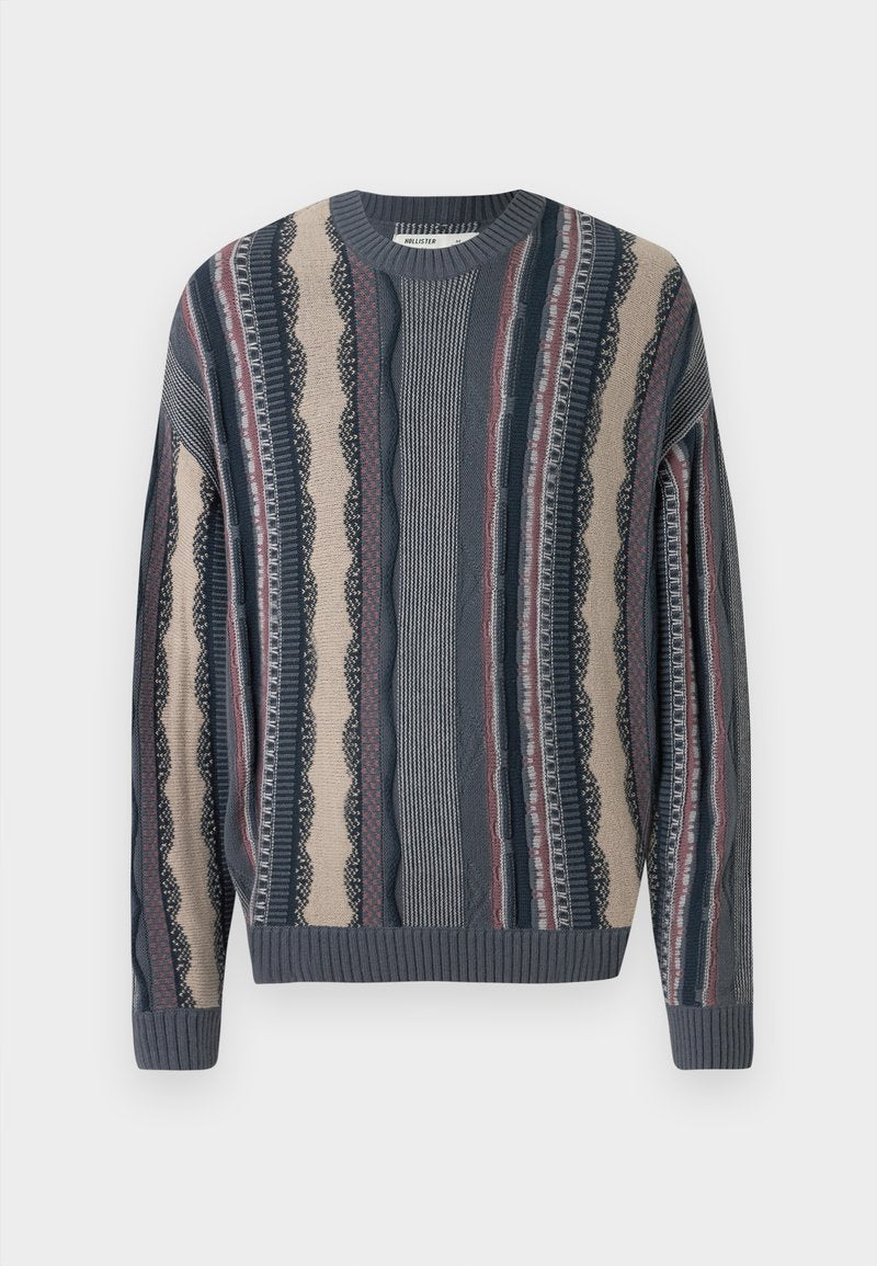 Strickpullover mit Rundhalsausschnitt, versehen mit wechselnden Streifen in Marineblau, Creme und Rot. Strukturierte Muster mit gerippten Bündchen und Saum.