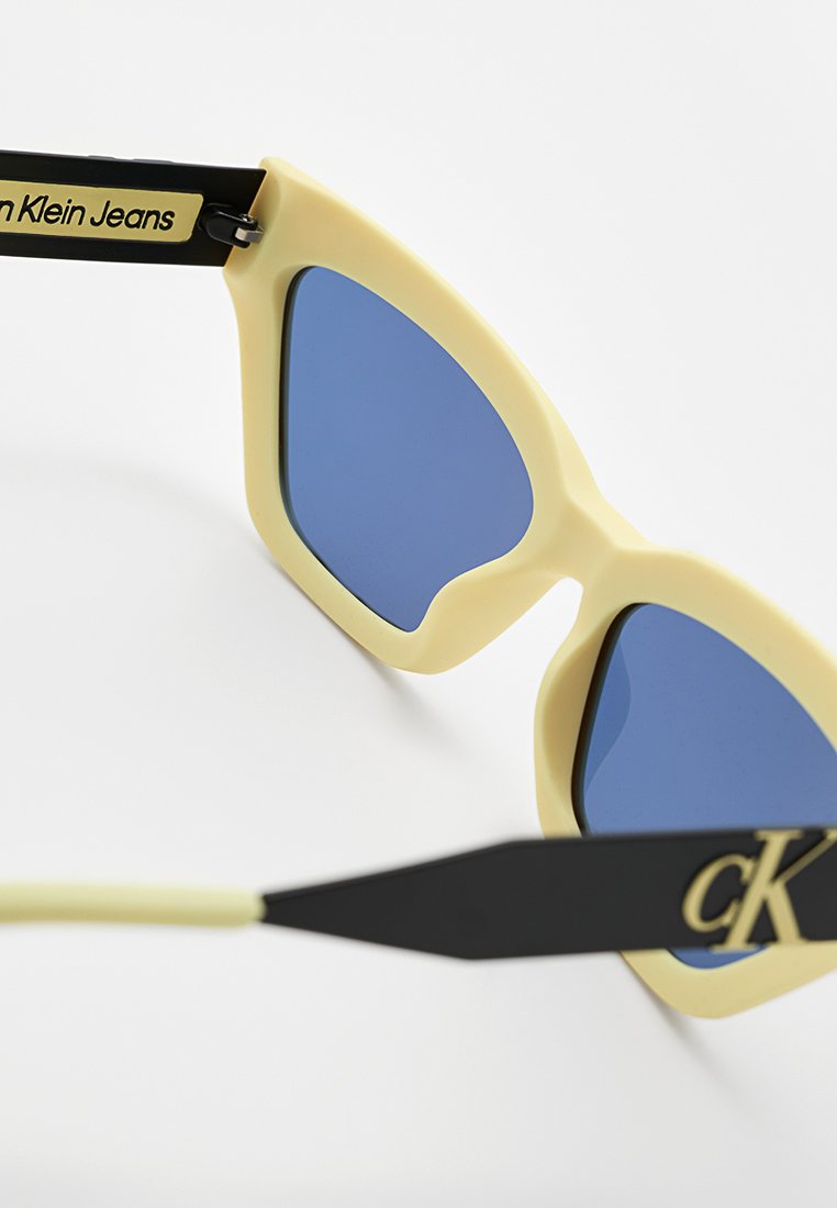 CKJ22640S Media 5