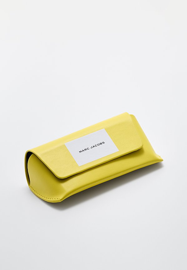 MARC JACOBS
