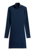 Marineblaues, geripptes Kleid mit langen Ärmeln, hohem, gerafftem Kragen und gewellten Saumkanten. Verfügt über ein kleines Logo auf der Brust. Glatte Textur.
