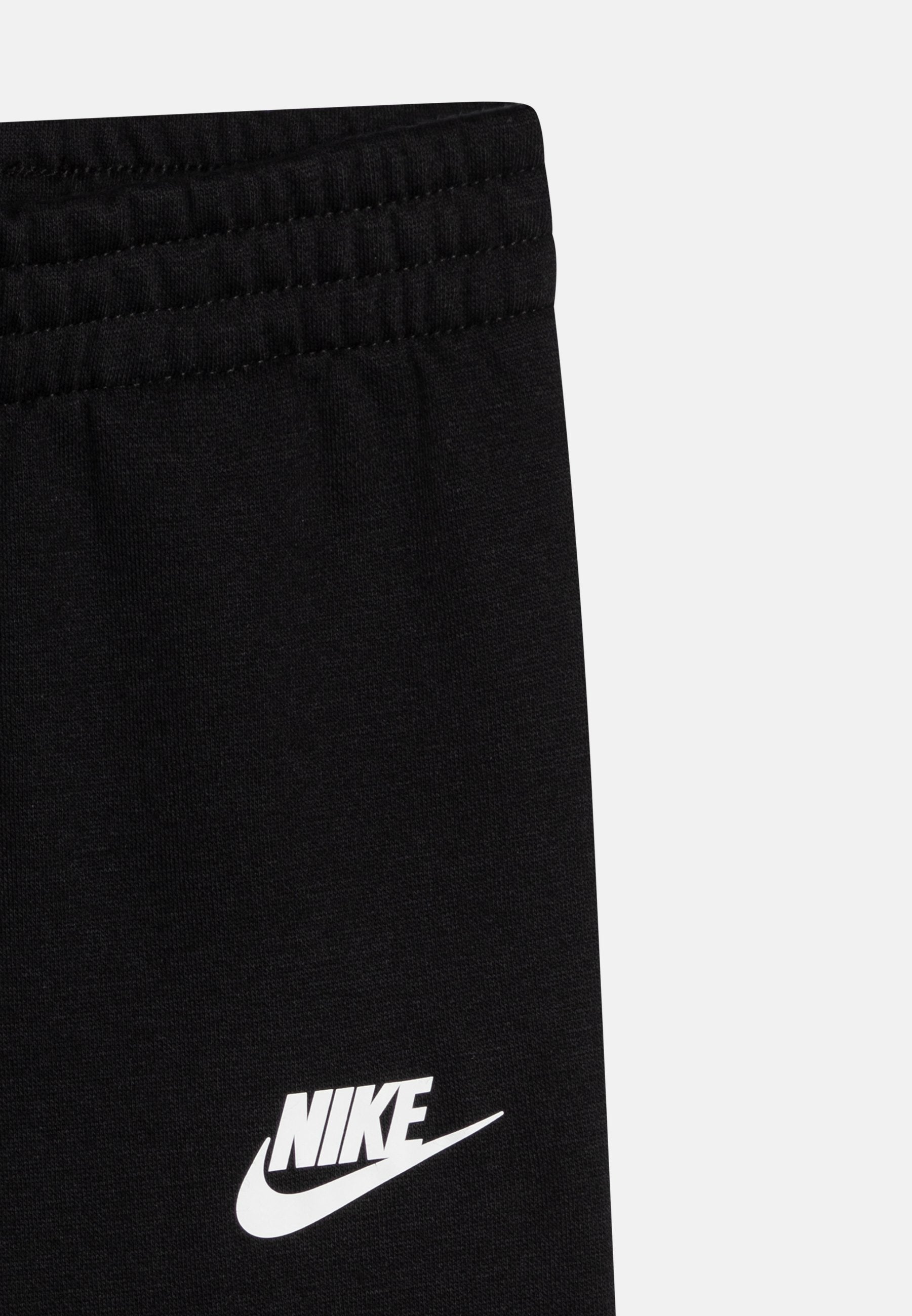 Nike Sportswear TEE PANT SET
