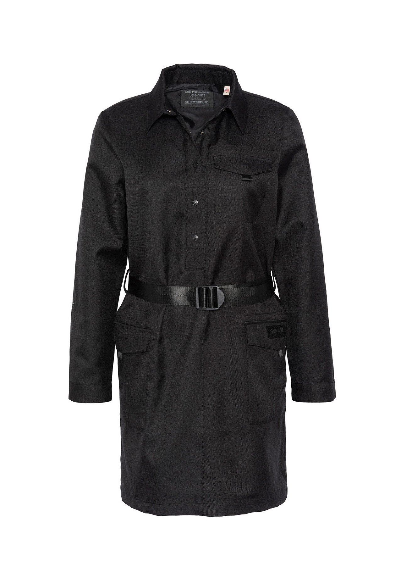 Schwarzes langärmliges Kleid mit Gürtel, Kragen, vorderen Knöpfen, einer Brusttasche und zwei großen Klappentaschen an den Hüften.