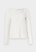 Weißes Spitzen-Longsleeve mit rundem Ausschnitt, verziert mit einem strukturierten Diamantmuster und kleinen Knöpfen entlang der Vorderseite.