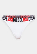 Weißer Tanga mit einem breiten elastischen Bund, der mit schwarz-rotem "DIESEL"-Branding versehen ist. Glattes Material, Design mit minimaler Bedeckung.