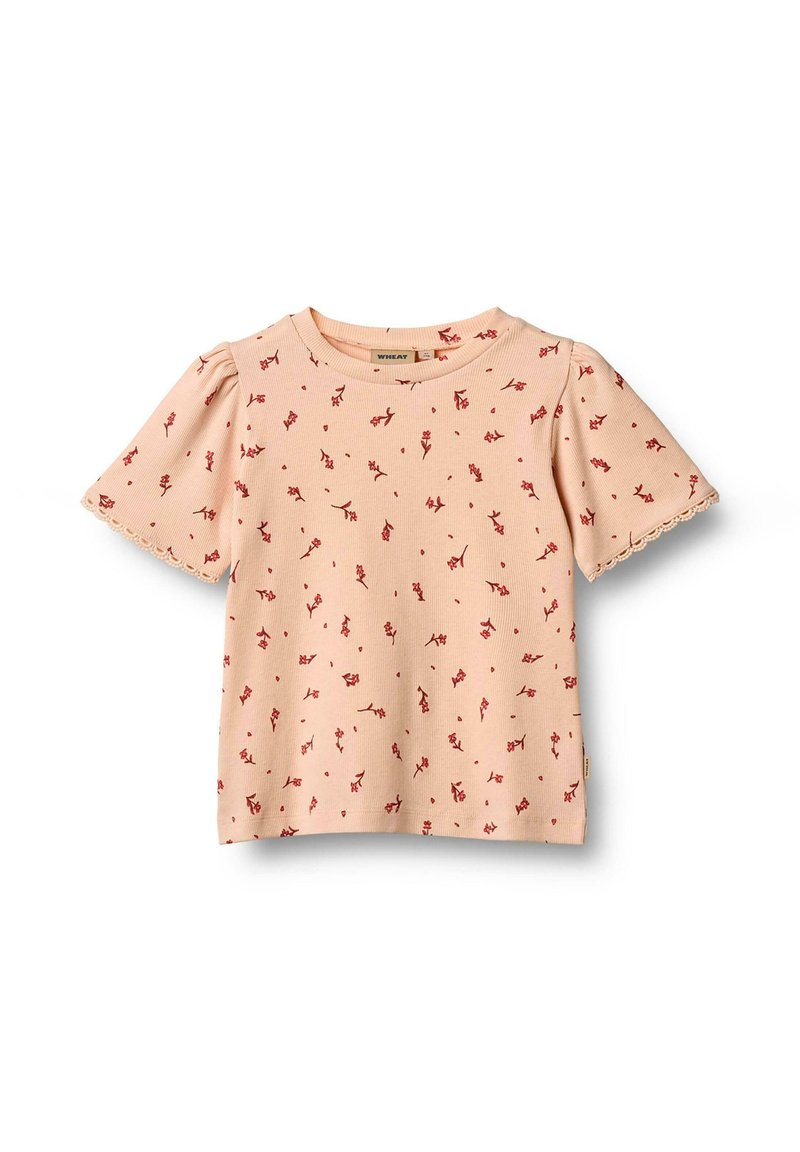 Pfirsichfarbenes Kurzarm-T-Shirt mit rotem Blumenmuster, gerippter Struktur und wellenförmigen Details an den Ärmelkanten. Etikett am Halsausschnitt sichtbar.