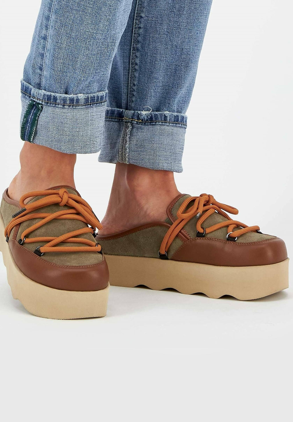 Scholl LINDSAY E
