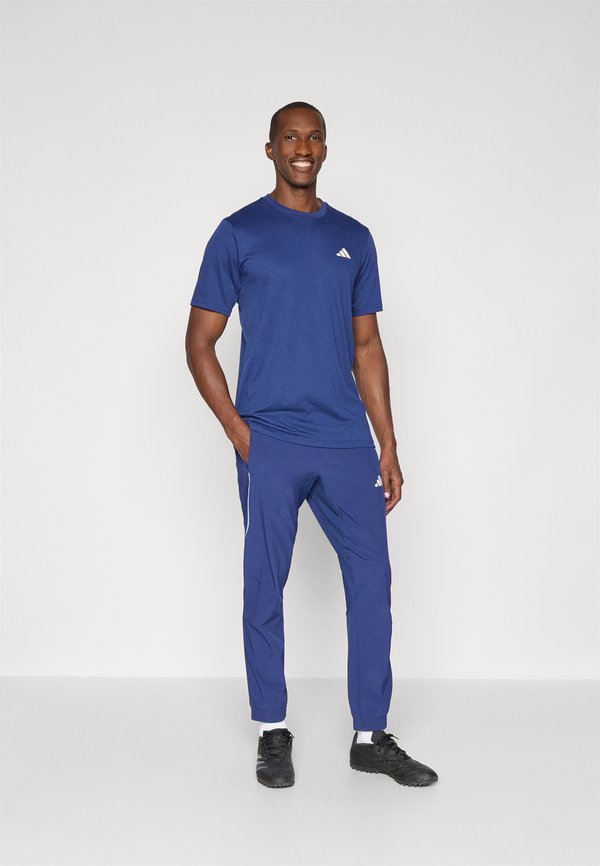 adidas Performance TECH APP
