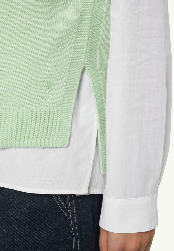 comma casual identity MIT SEITLICHEM SCHLITZ UND LOGO-DETAIL
