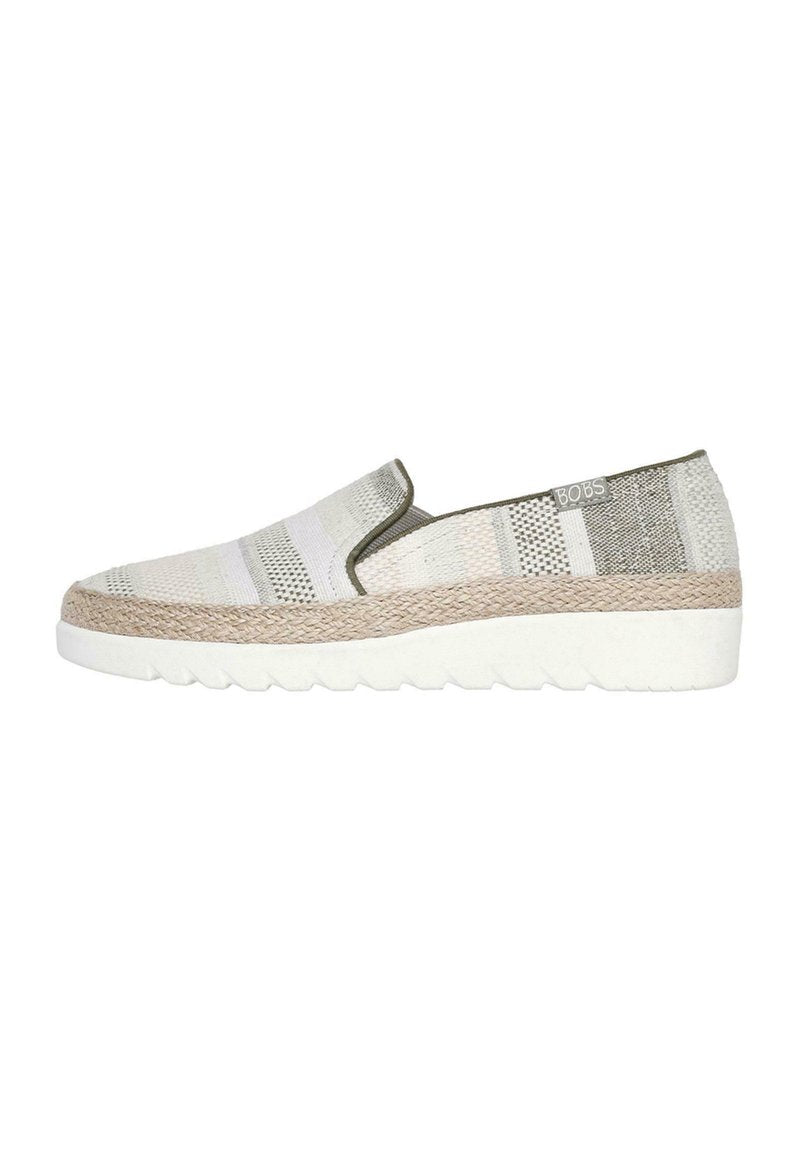 Slipper mit einem strukturierten Obermaterial aus hellen Farben, das über elastische Seitenpaneele und eine gewebte Jute-Zwischensohle mit einer weißen Gummisohle verfügt.
