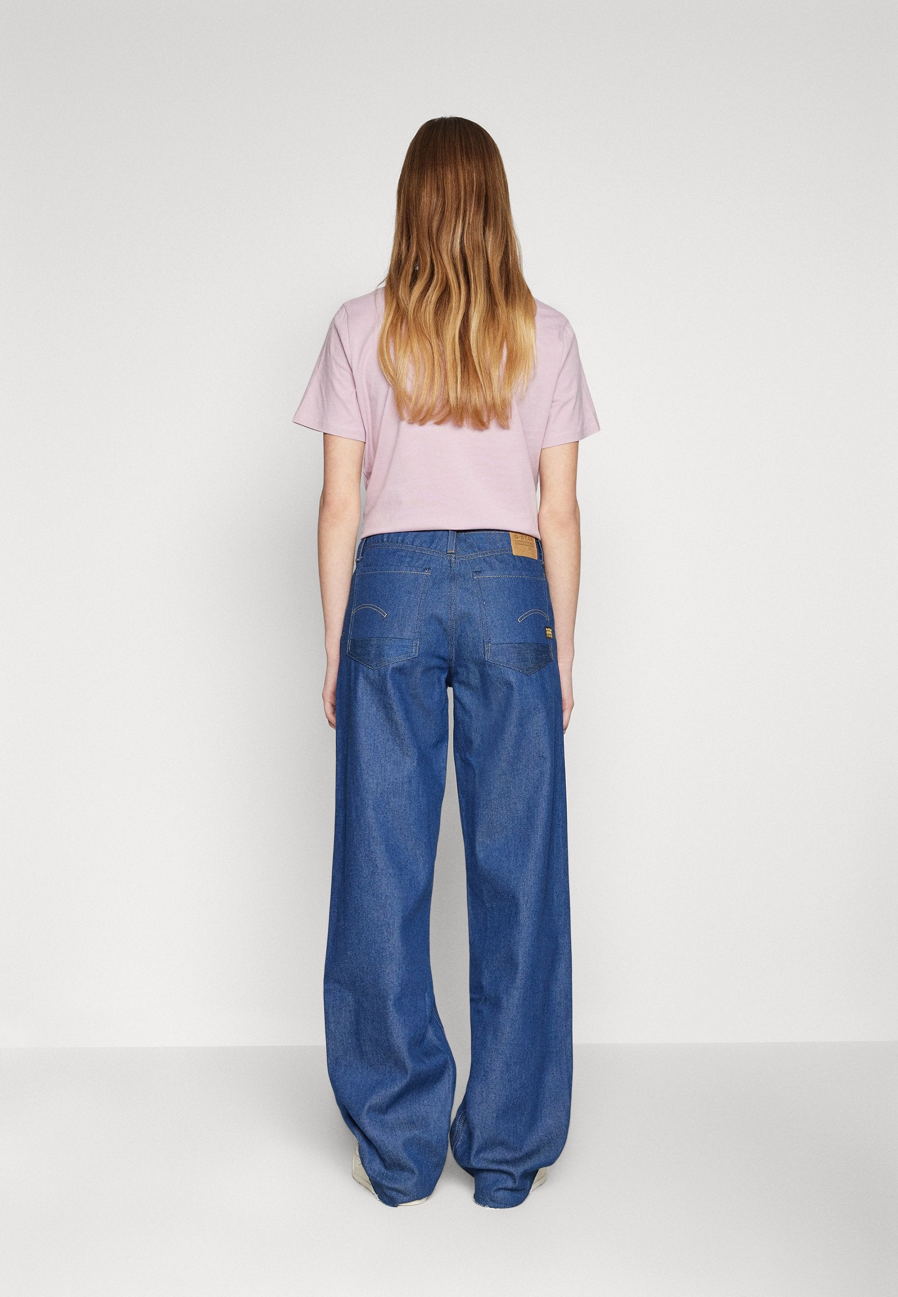 JUDEE LOOSE CUT WAISTBAND Media 4
