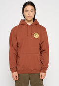 Bordeauxfarbener Kapuzenpullover aus Baumwollmischung mit einer vorderen Kängurutasche, Kapuze mit Kordelzug und gelbem Sonnenmotiv auf der linken Brust.