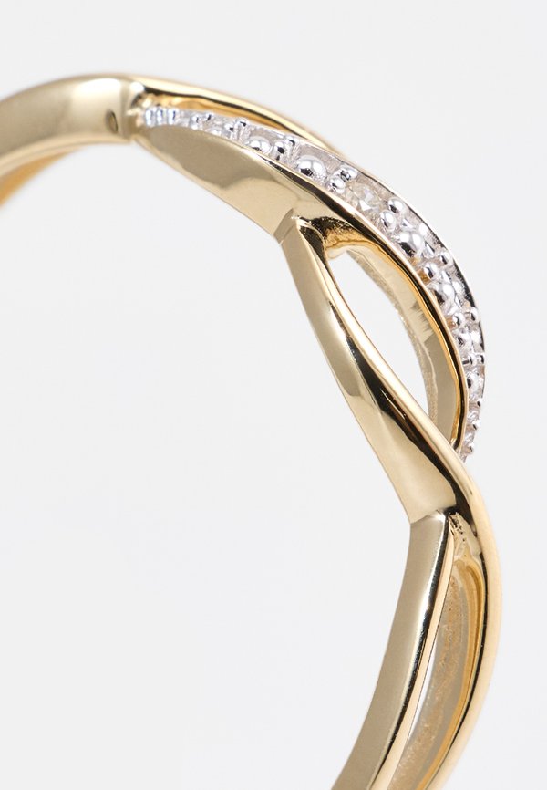 Revoni 0.01 CT DIAMONDS