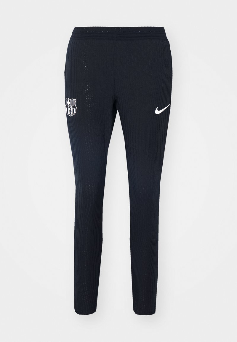 Marinefarbene Sporthosen mit gerippter Textur, die ein weißes Nike-Logo am unteren rechten Bein und ein Barcelona-Wappen auf der oberen linken Seite tragen.