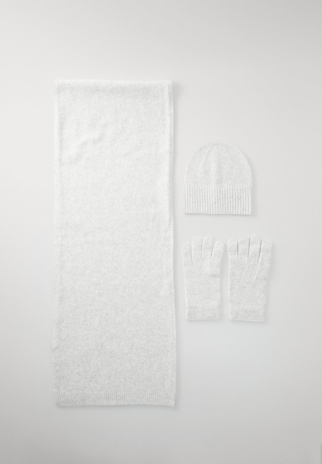 ONLY ONLCHYNA BEANIE SCARF GLOVE SET