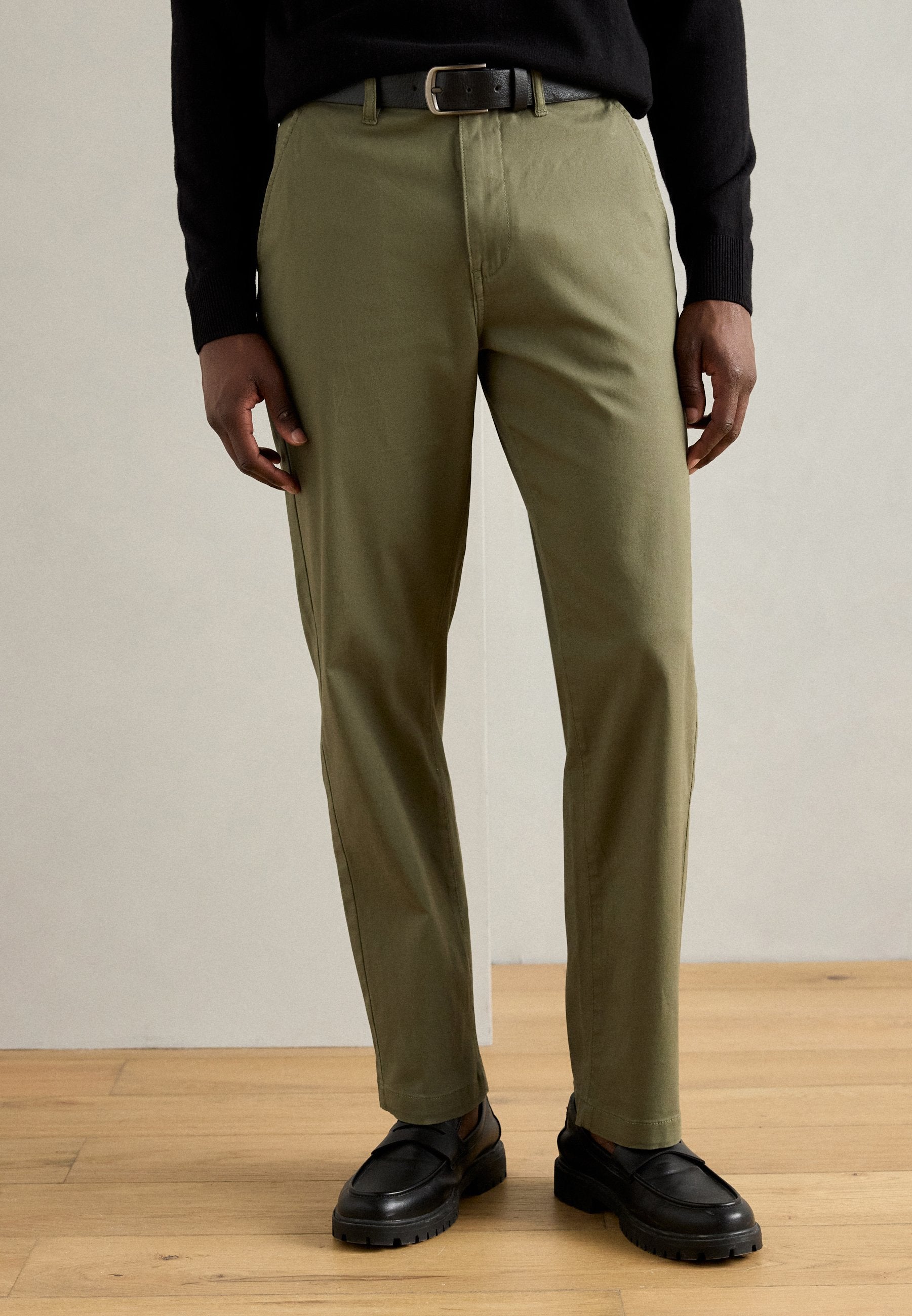 SUPERFLEX CHINO WITH BELT Media 3