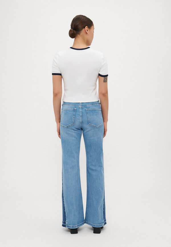 ONLY Petite ONLVIKKA O NECK SHORT