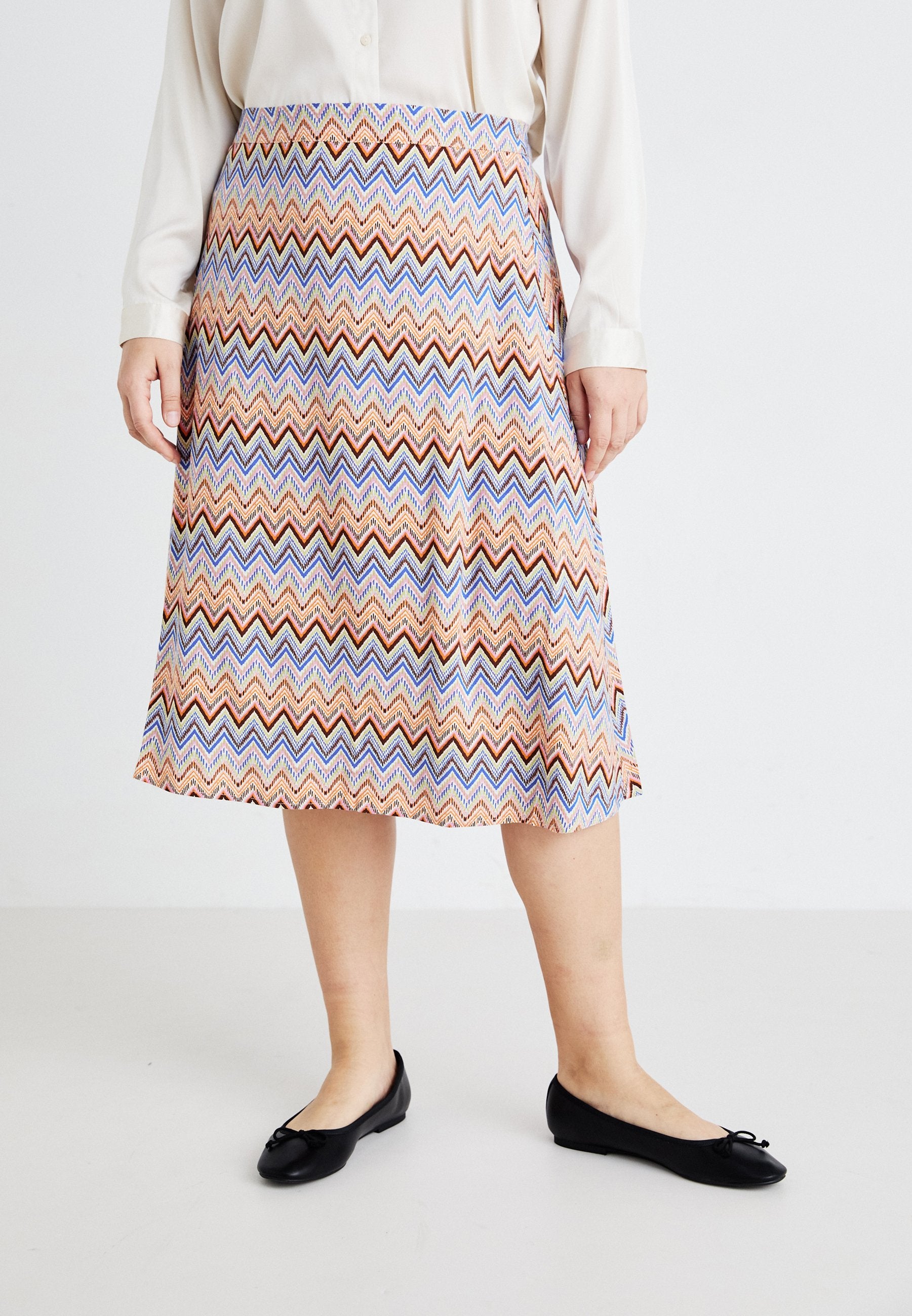 NOVA LIFE MIDI SKIRT  Media 3