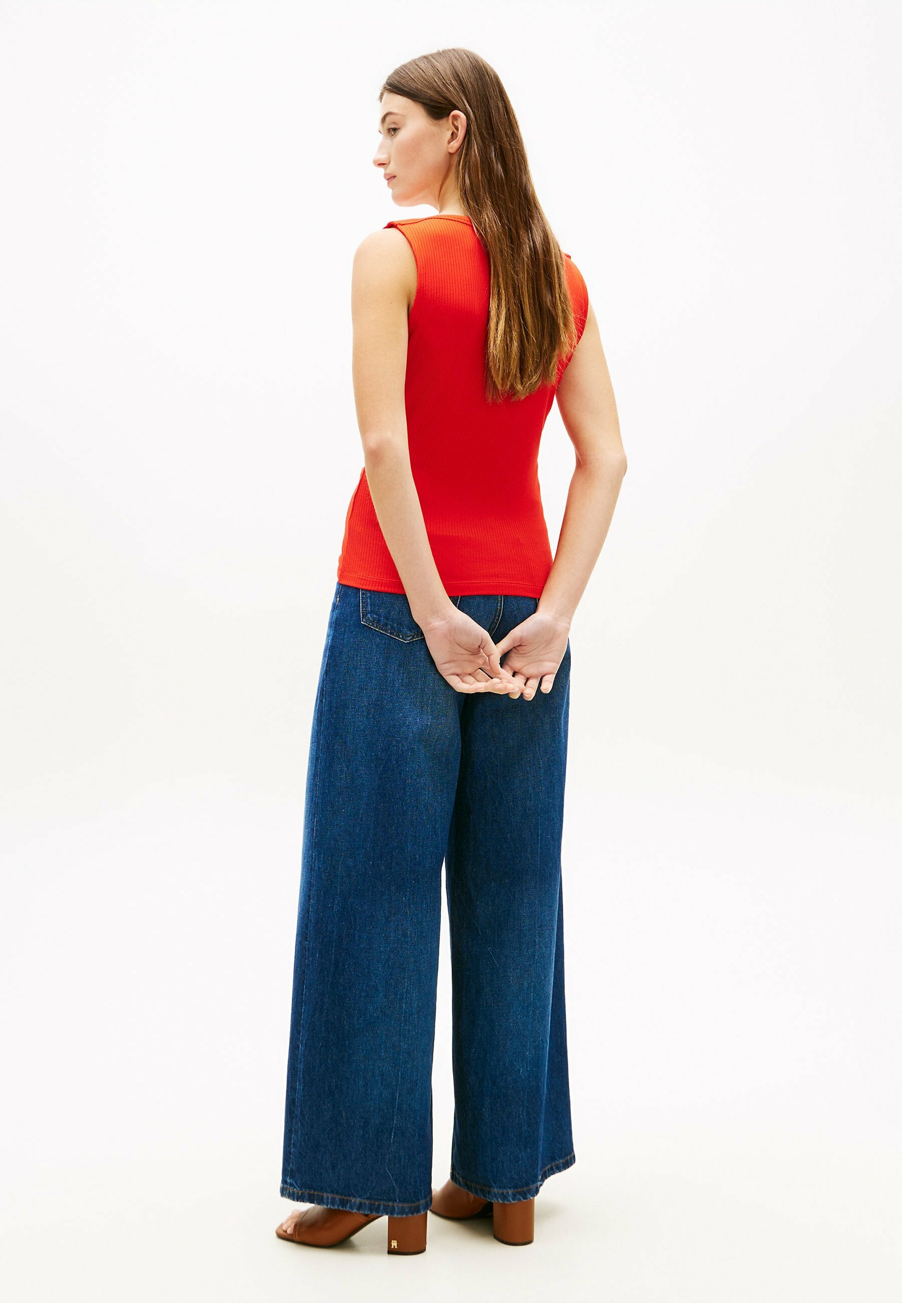 SLIM BOAT NECK  Media 4