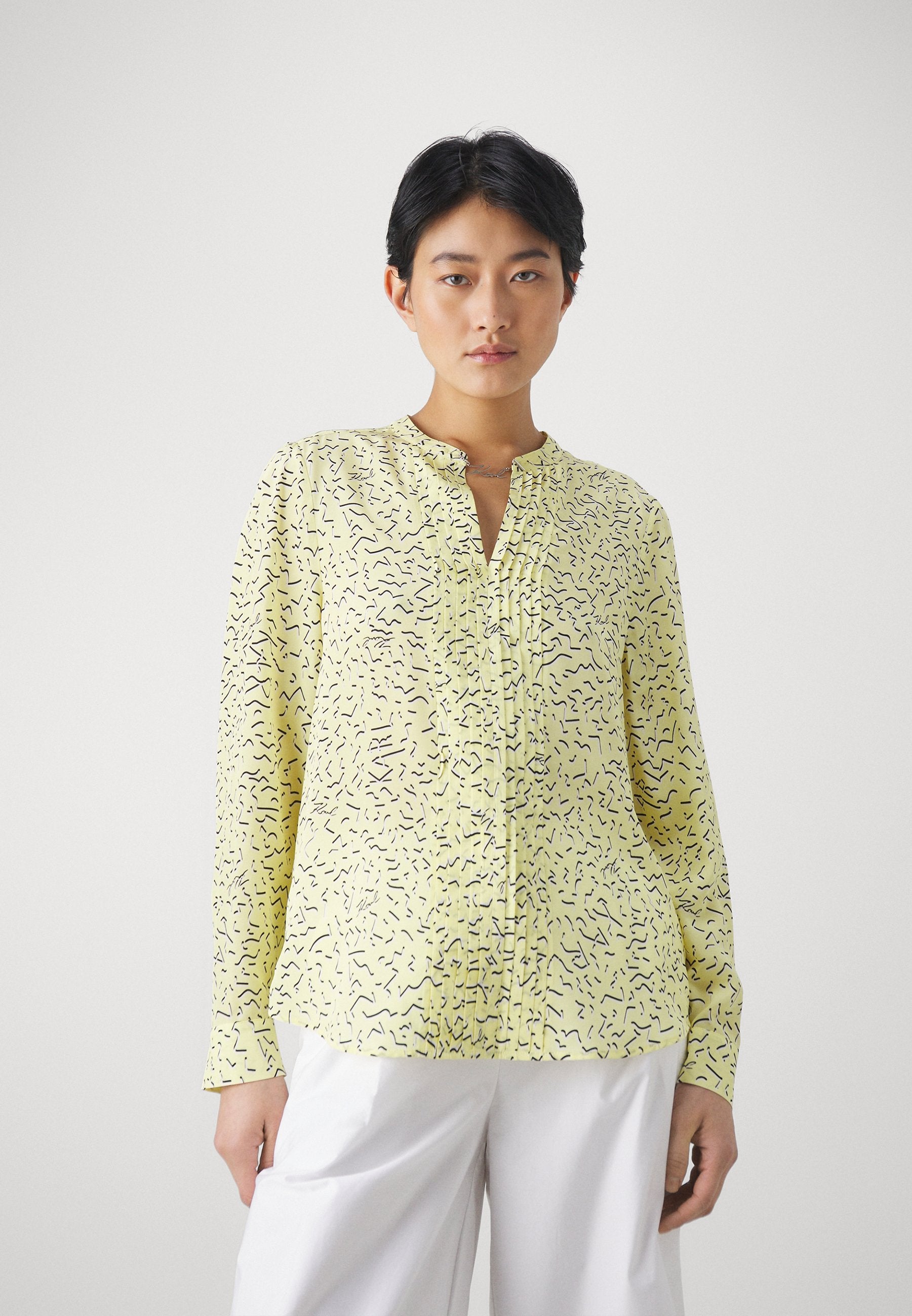 CHARM BLOUSE Media 3