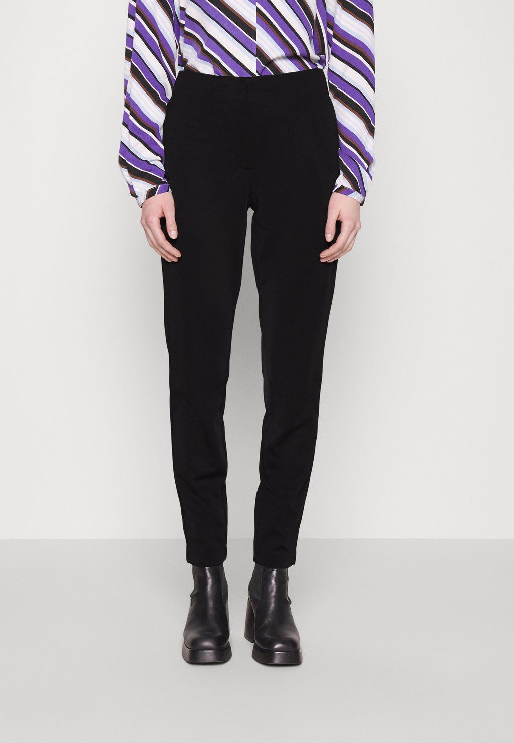 ONLJADA MERLE CIGARETTE PANTS  Media 3