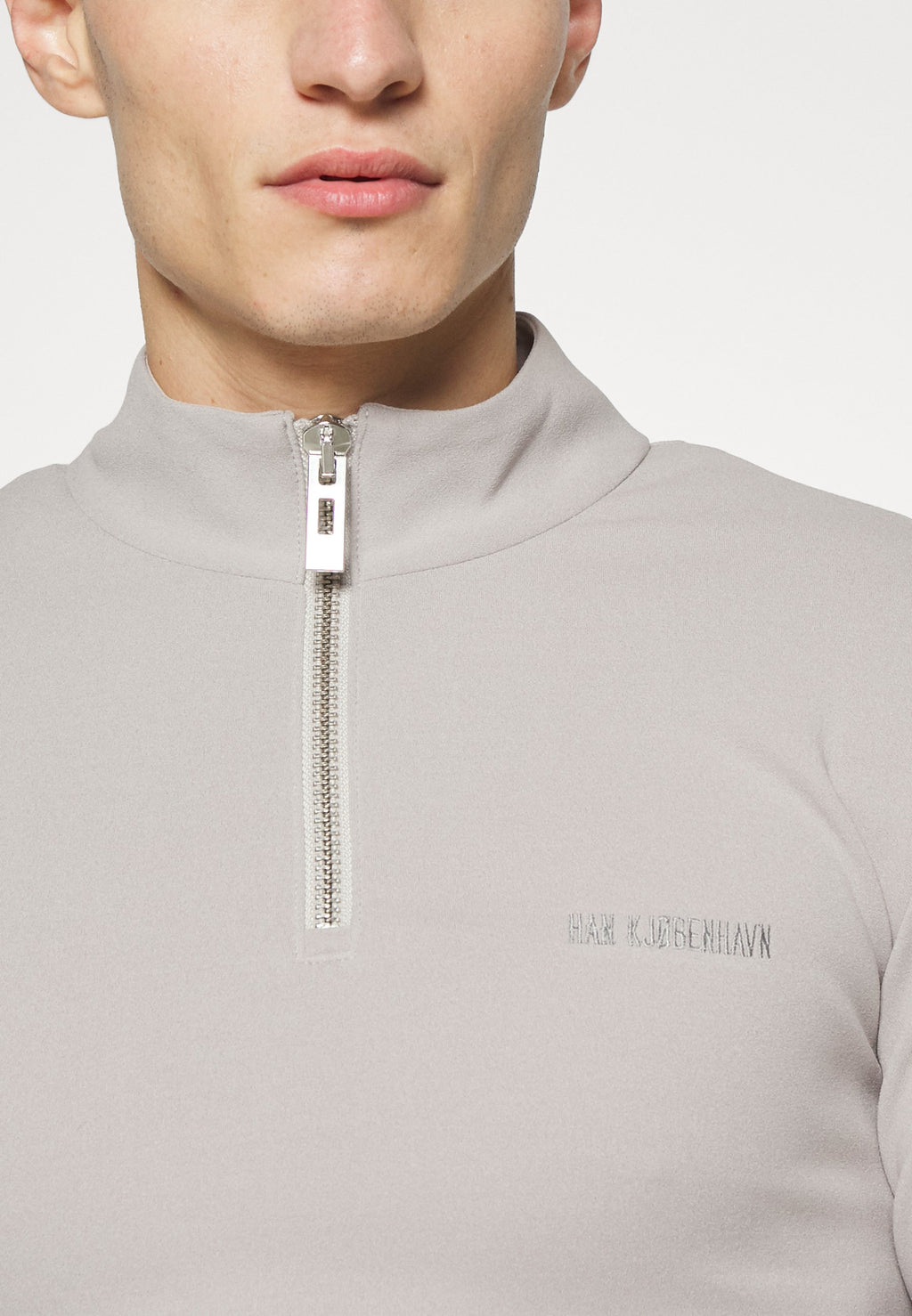 Han Kjøbenhavn LOGO HALF ZIP SHARP LONG SLEEVE