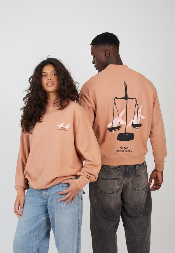 LEGACY STUDIOS UNISEX