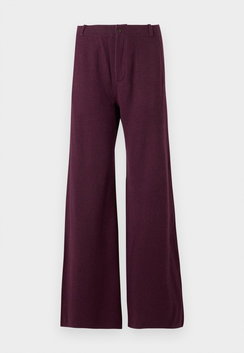 Bordeauxfarbene weit geschnittene Hose aus einem leichten Stoff. Verfügt über einen vorderen Knopf- und Reißverschluss sowie eine glatte, gleichmäßige Textur.