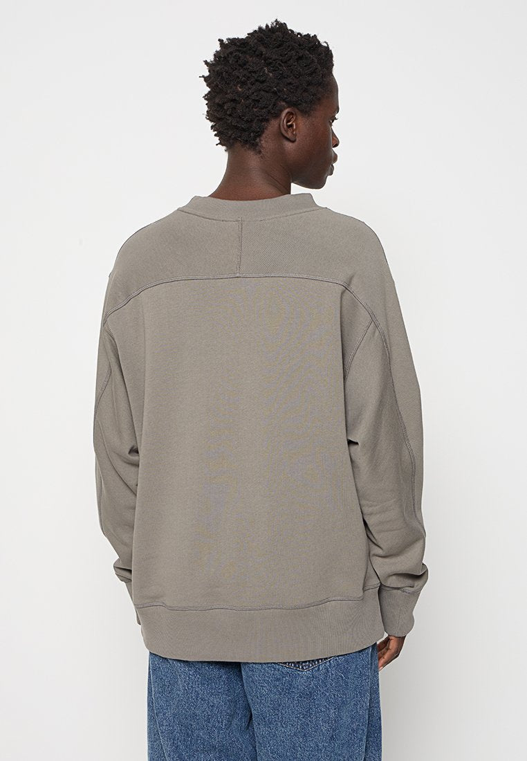 Études RELAXED FIT