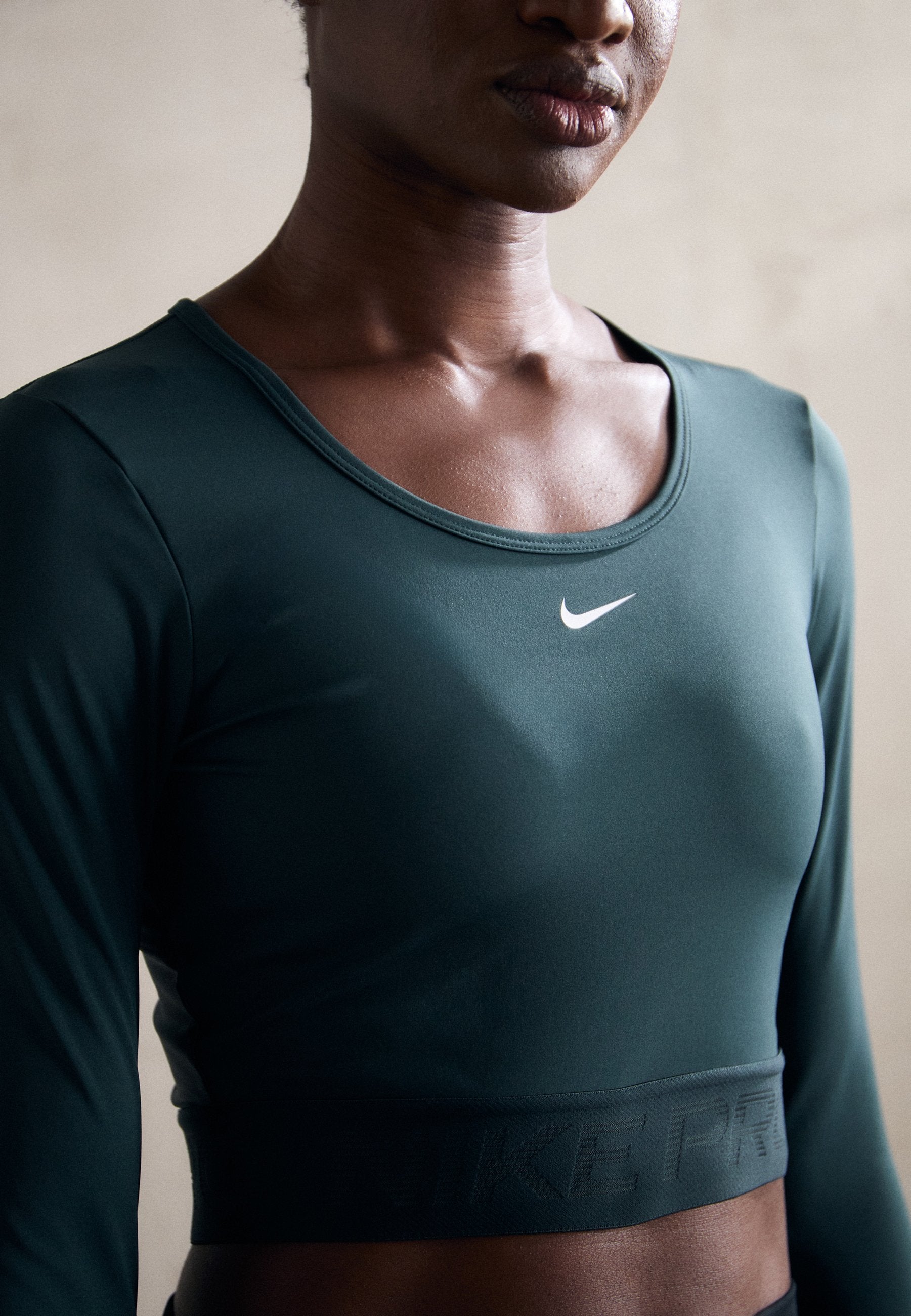 Nike Performance PRO SHINE