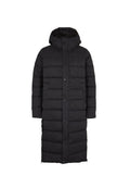 Schwarze Pufferjacke mit langem Schnitt, Kapuze und Druckknopfschluss. Ausgestattet mit gestepptem Muster und seitlichen Taschen für zusätzlichen Nutzen.