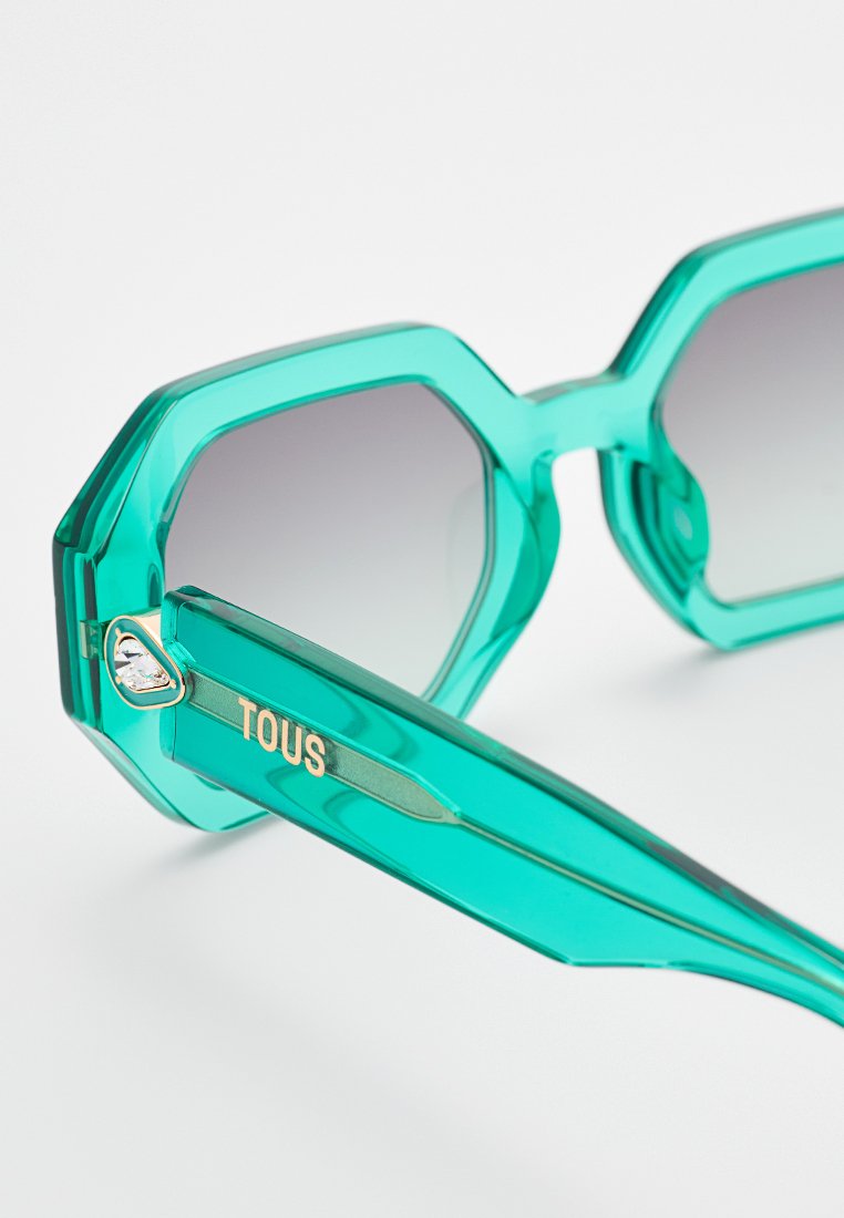 Tous