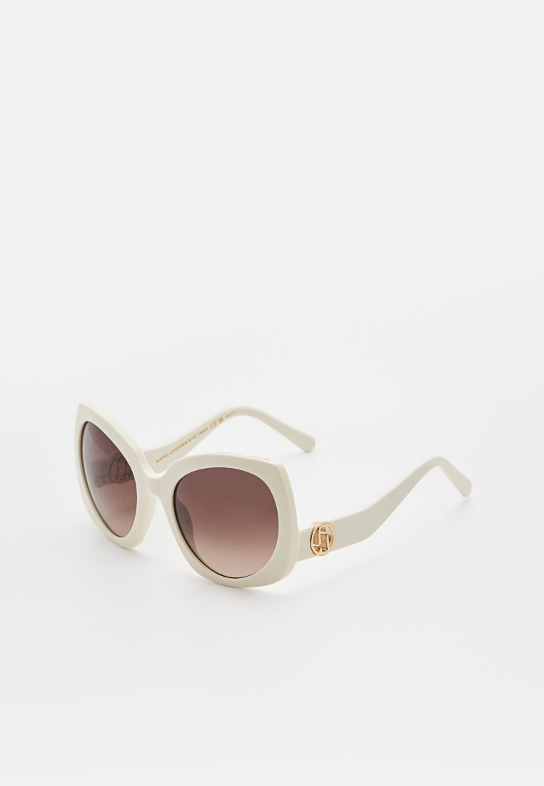 MARC JACOBS