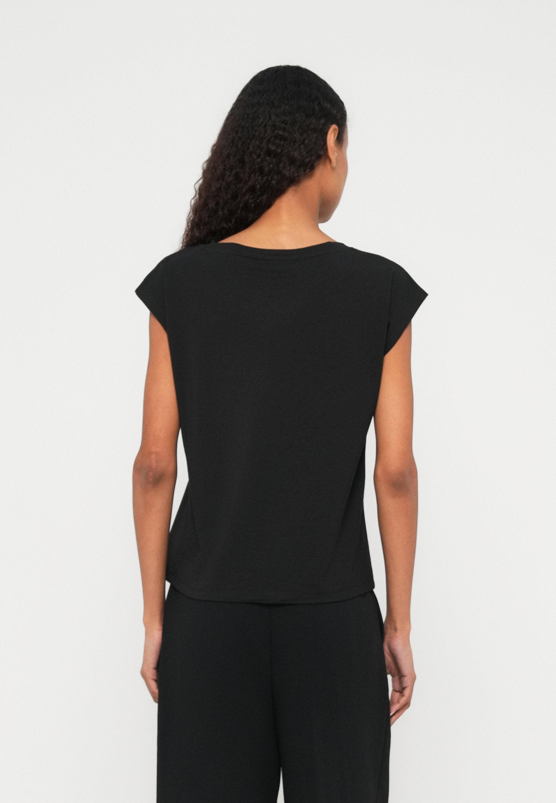 DKNY
