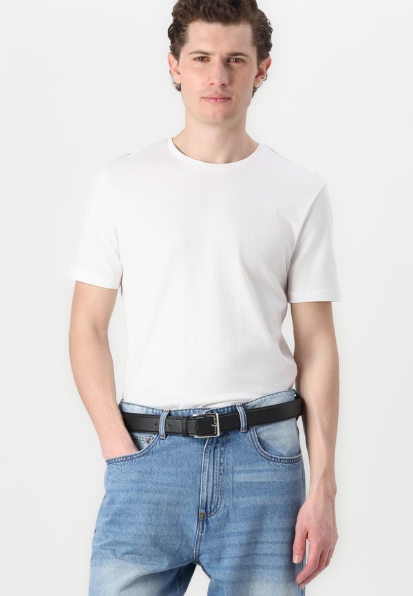 Pier One by Zalando
