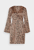 ONLLINNEA WRAP SHORT DRESS Media 1