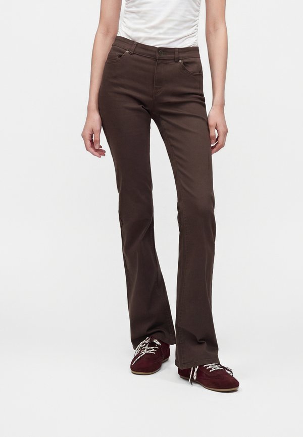ONLY ONLBLUSH MID FLARED COLOUR PANT PNT NOOS - Flared Jeans - black coffee