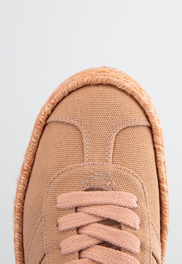 Stuart Weitzman DARYL