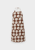 Braunes Halfterkleid mit weißen Muschelmustern, aus strukturiertem Stoff gefertigt. Verfügt über einen Bindeband-Ausschnitt und eine lockere Passform.