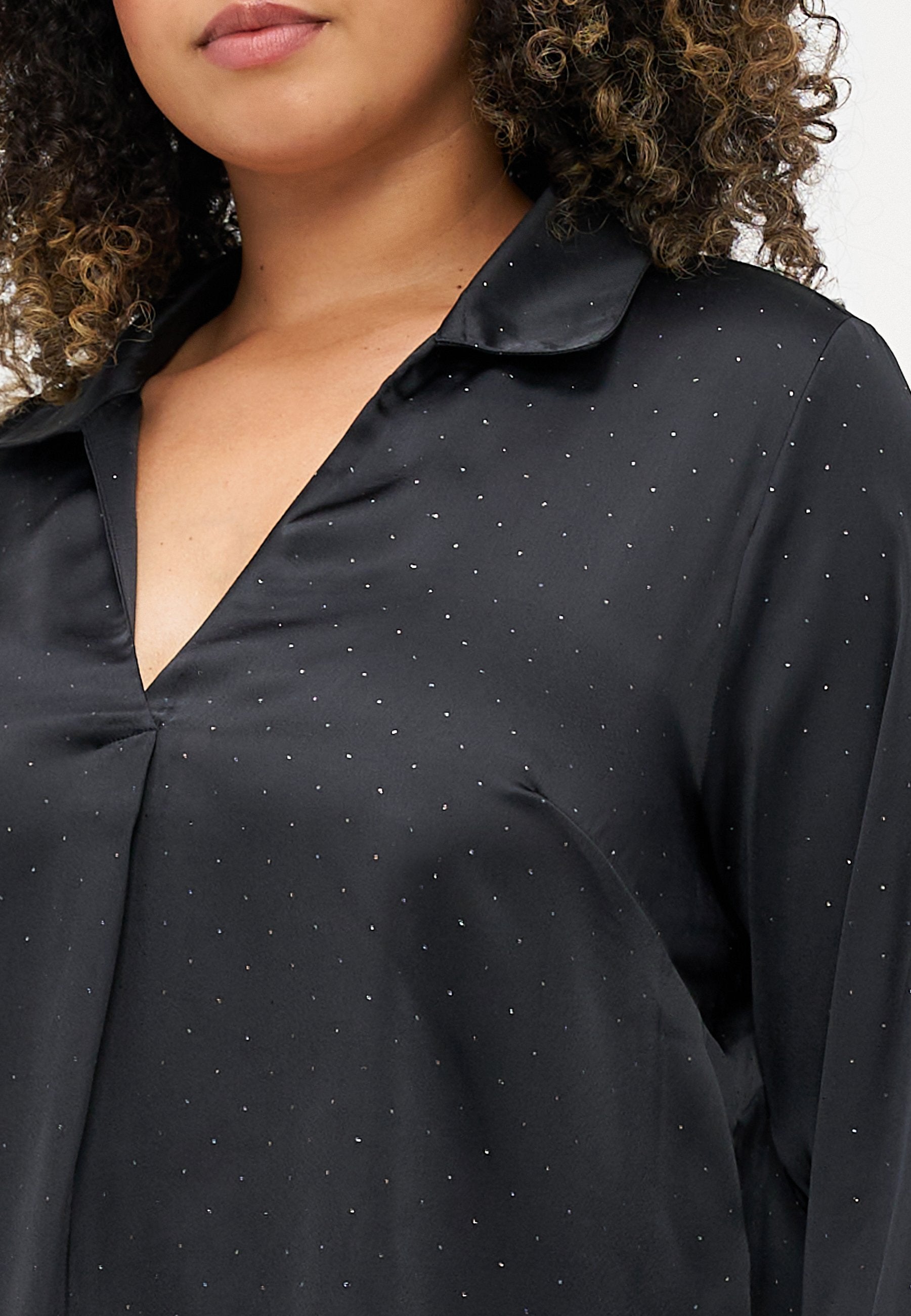CARLUAR V NECK Media 6