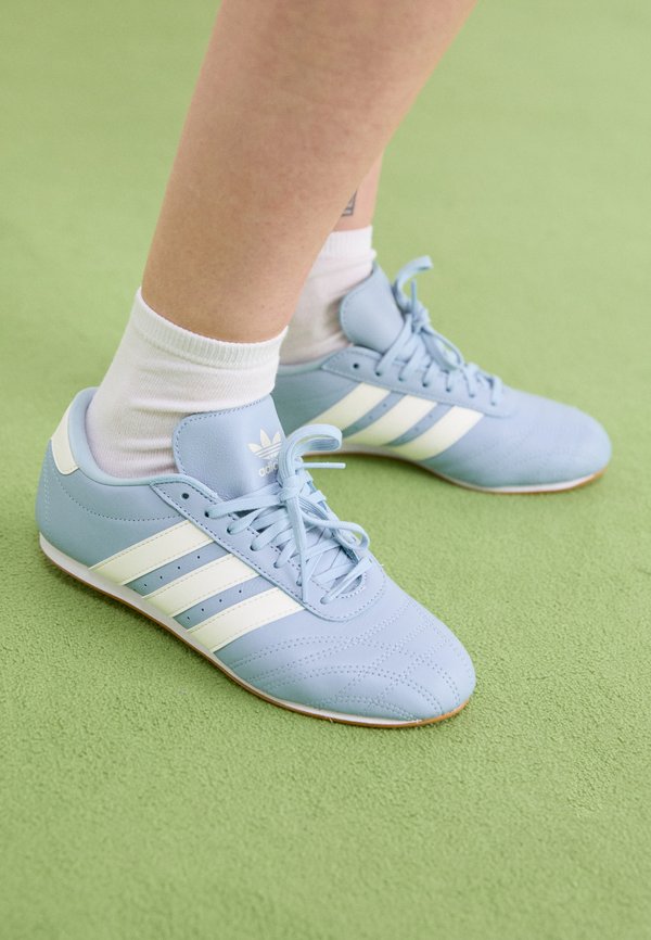 adidas Originals TAEKWONDO LACE W - Trainers - blue/off white/white