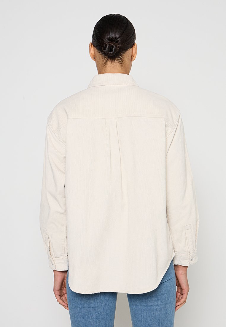 Levi's® RELAXED FIT