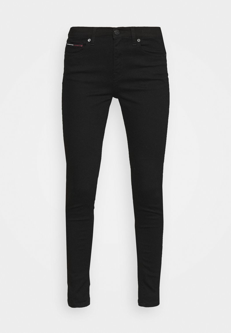 Schwarze Slim-Fit-Jeans mit fünf Taschen und Knopfverschluss, vor einem weißen Hintergrund präsentiert.