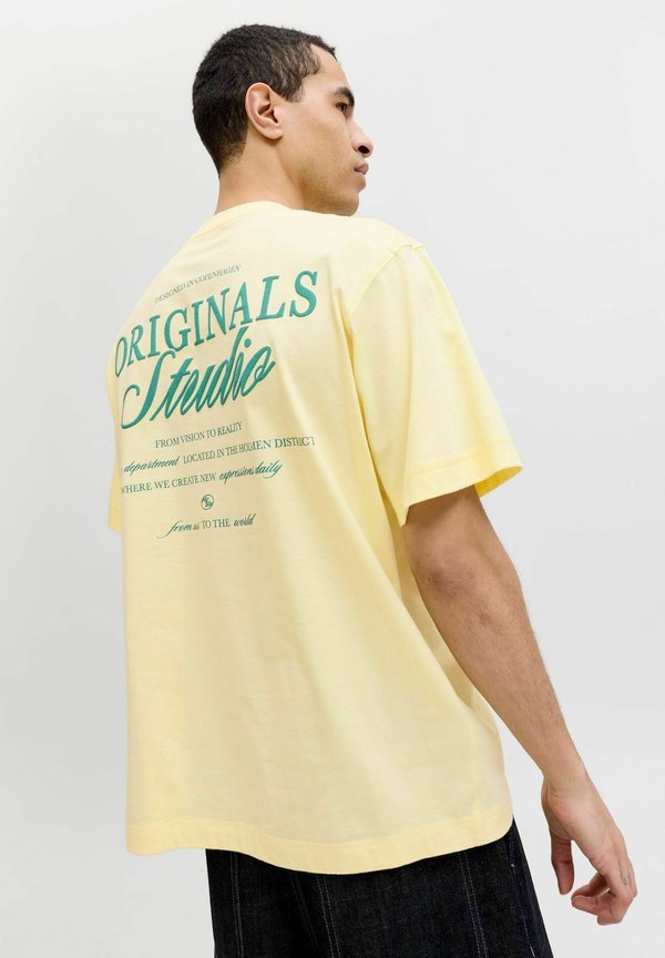Jack & Jones JORNORREBRO TYPO TEE SS CREW NECK NOOS - Print T-shirt - pastel yellow