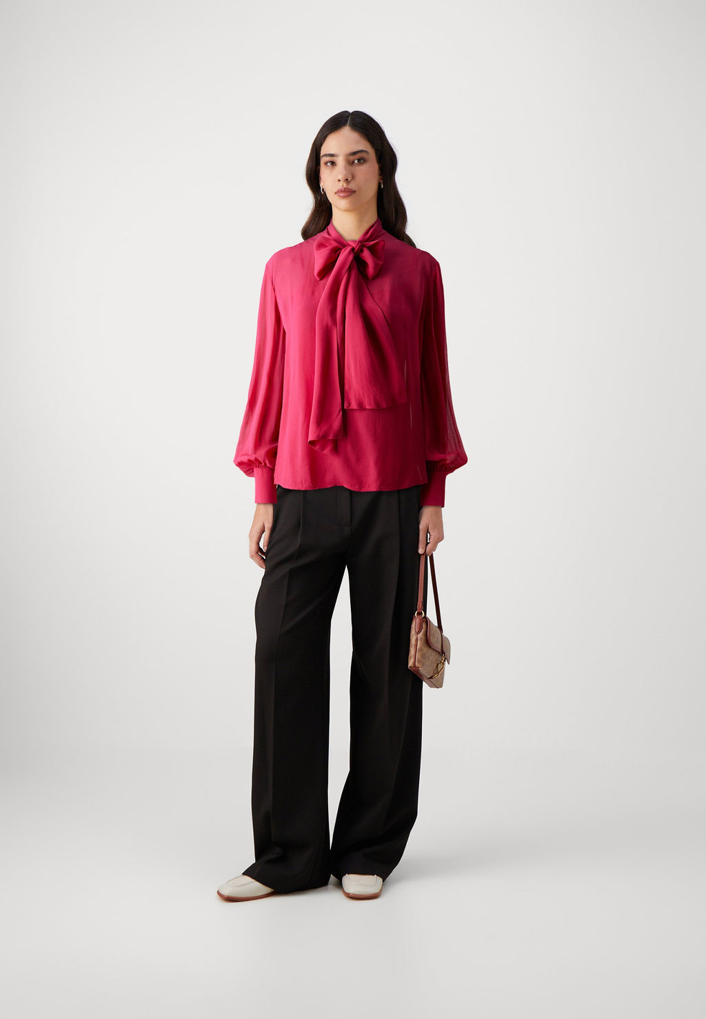 BOW BLOUSE Media 2