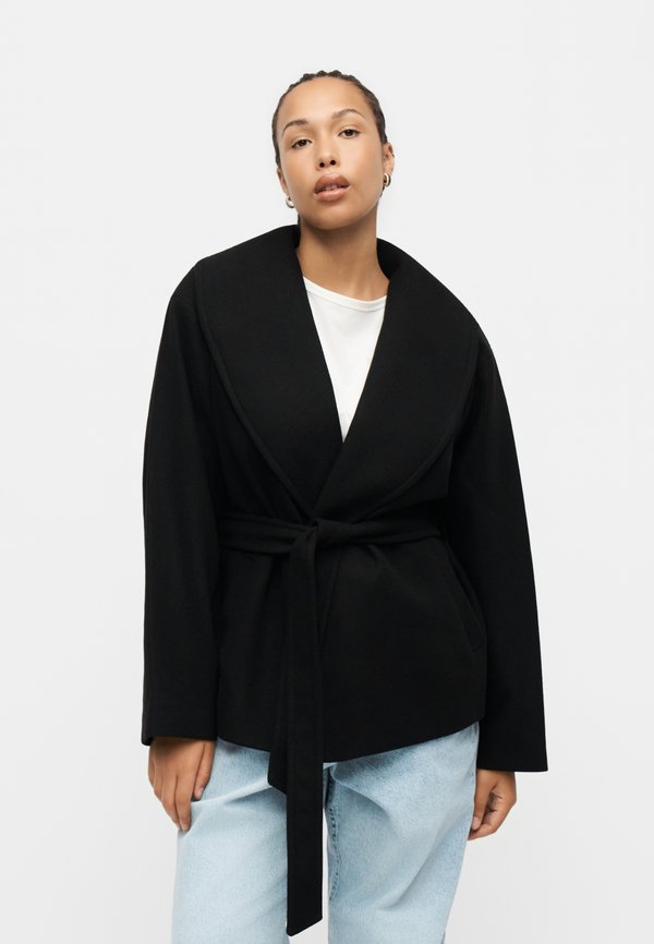 Vero Moda Curve VMANNE BERGEN JACKET - Light jacket - black