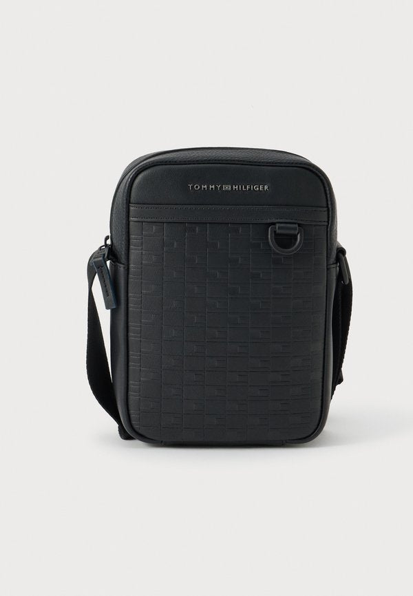 Tommy Hilfiger MODERN REPEAT FLAG CROSSBODY REPORTER BAG - Cross body bag - black