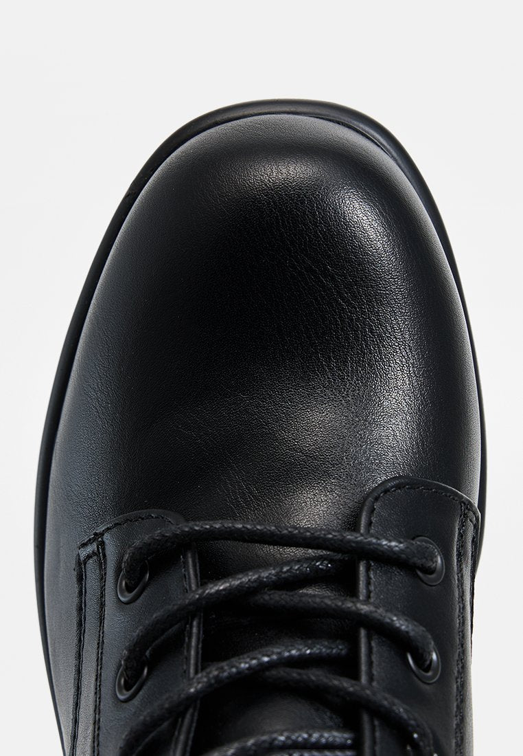 Koi Footwear TEAM EDWARD