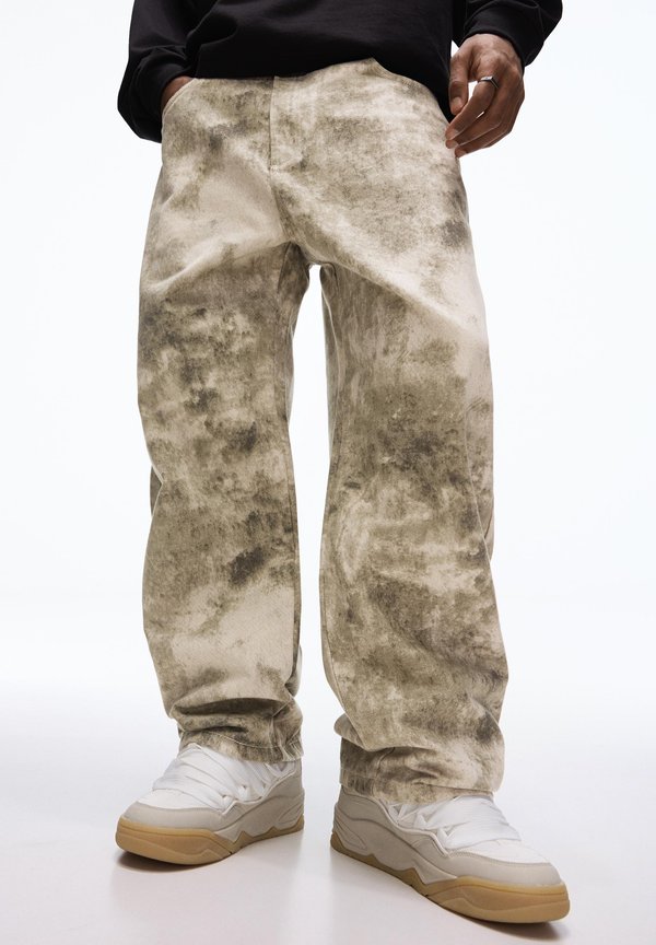 Bershka SUPER PRINTED - BAGGY - Trousers - evergreen